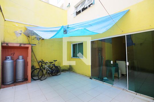 Quintal de casa à venda com 3 quartos, 230m² em Nova Petrópolis, São Bernardo do Campo