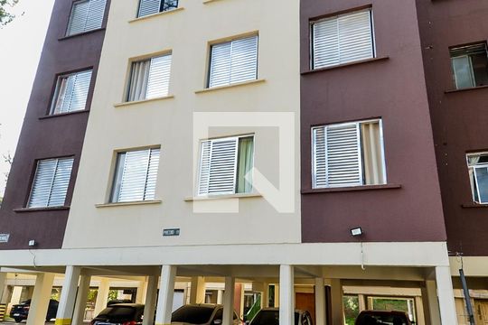 Garagem  de apartamento para alugar com 2 quartos, 55m² em Jardim Tranquilidade, Guarulhos