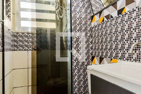 Banheiro  de apartamento para alugar com 2 quartos, 55m² em Jardim Tranquilidade, Guarulhos