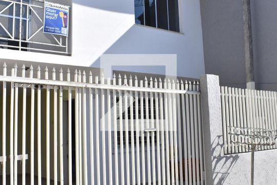 Fachada do sobrado de casa para alugar com 3 quartos, 70m² em Campo de Santana, Curitiba