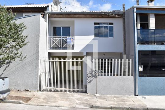 Fachada do sobrado de casa para alugar com 3 quartos, 70m² em Campo de Santana, Curitiba