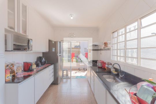 Cozinha de casa à venda com 2 quartos, 250m² em Vila Lemos, Campinas