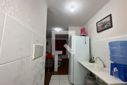 Cozinha de apartamento para alugar com 2 quartos, 50m² em Santos Dumont, São Leopoldo