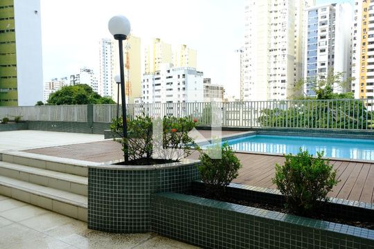 Área comum de apartamento para alugar com 3 quartos, 120m² em Vitória, Salvador
