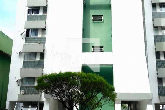 Fachada de apartamento para alugar com 3 quartos, 120m² em Vitória, Salvador