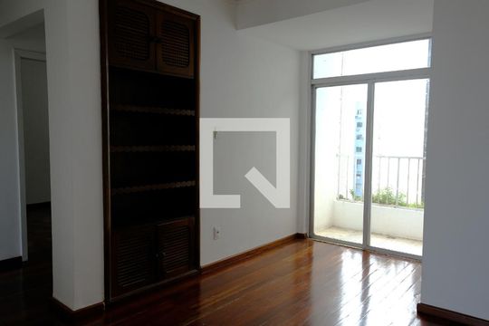 Sala de apartamento para alugar com 3 quartos, 120m² em Vitória, Salvador