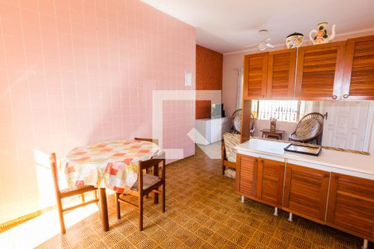 Cozinha de casa para alugar com 2 quartos, 135m² em Caiçara, Praia Grande