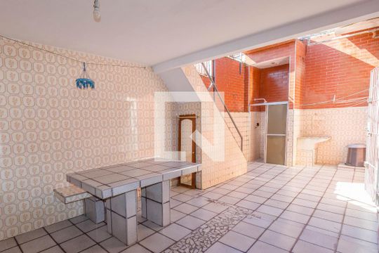 Quintal de casa para alugar com 2 quartos, 135m² em Caiçara, Praia Grande