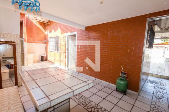 Quintal de casa para alugar com 2 quartos, 135m² em Caiçara, Praia Grande