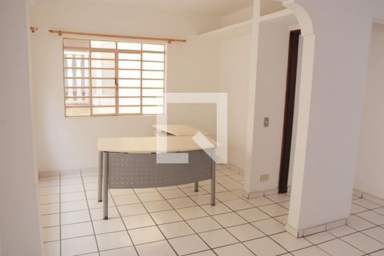 Sala de casa para alugar com 3 quartos, 180m² em Centro, Embu das Artes