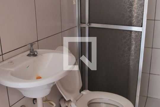 Banheiro andar de baixo de casa para alugar com 3 quartos, 180m² em Centro, Embu das Artes
