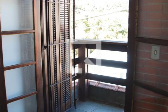 Varanda quarto 1 de casa para alugar com 3 quartos, 180m² em Centro, Embu das Artes