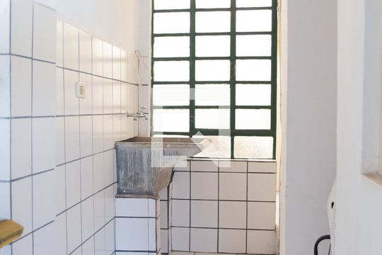 Lavanderia  de casa para alugar com 3 quartos, 180m² em Centro, Embu das Artes