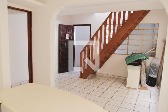 Casa para alugar com 3 quartos, 180m² em Centro, Embu das Artes