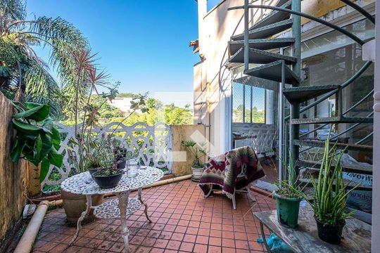 Suíte Americana 2 - Varanda de casa à venda com 3 quartos, 200m² em Sumaré, São Paulo