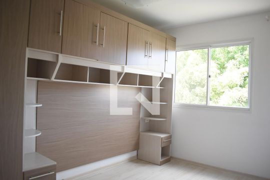 Suíte  de apartamento para alugar com 3 quartos, 99m² em Uberaba, Curitiba