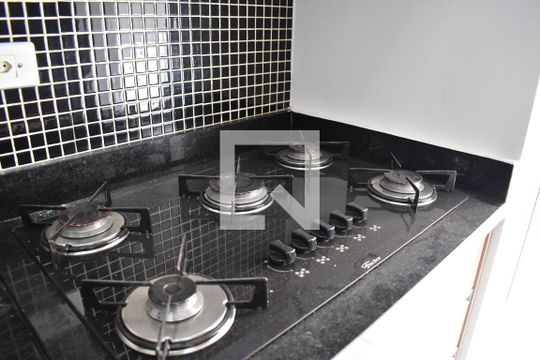 Cozinha de apartamento para alugar com 3 quartos, 99m² em Uberaba, Curitiba