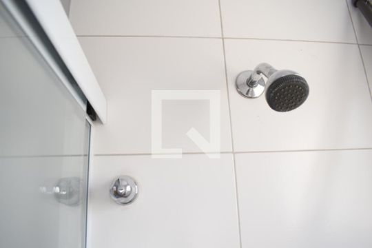 Banheiro da suíte de apartamento para alugar com 3 quartos, 99m² em Uberaba, Curitiba