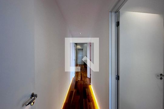 Corredor Quartos de apartamento à venda com 3 quartos, 157m² em Campo Belo, São Paulo