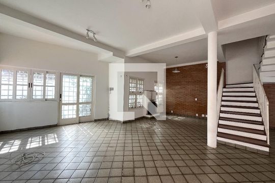 Casa à venda com 4 quartos, 240m² em Indianópolis, São Paulo