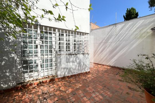 Garagem de casa à venda com 4 quartos, 240m² em Indianópolis, São Paulo