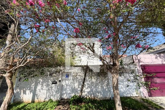 Fachada de casa à venda com 4 quartos, 240m² em Indianópolis, São Paulo