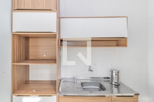 Cozinha de casa de condomínio à venda com 2 quartos, 56m² em Niterói, Canoas