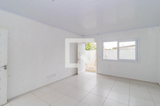 Sala de casa de condomínio à venda com 2 quartos, 56m² em Niterói, Canoas