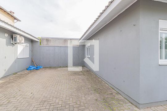 Garagem de casa de condomínio à venda com 2 quartos, 56m² em Niterói, Canoas