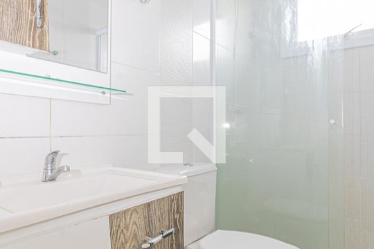 Banheiro de casa de condomínio à venda com 2 quartos, 56m² em Niterói, Canoas