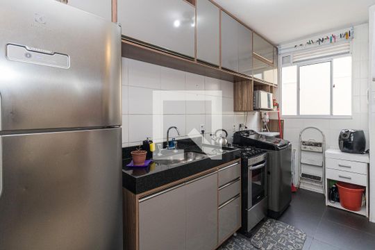 Cozinha de apartamento à venda com 2 quartos, 48m² em Humaitá, Porto Alegre