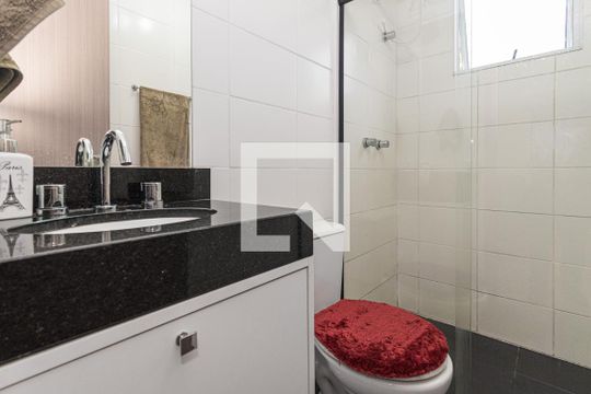 Banheiro de apartamento à venda com 2 quartos, 48m² em Humaitá, Porto Alegre