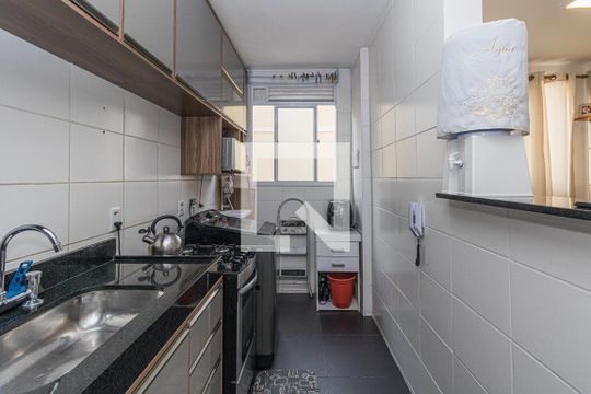 Cozinha de apartamento à venda com 2 quartos, 48m² em Humaitá, Porto Alegre
