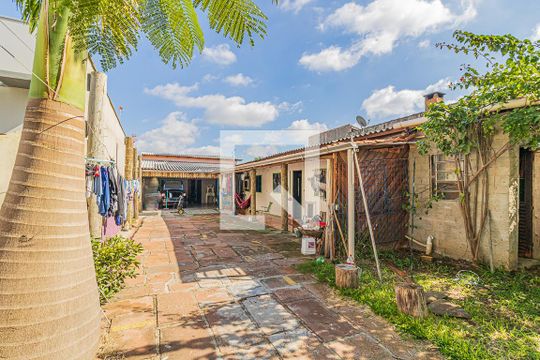 Quintal de casa para alugar com 3 quartos, 500m² em Mathias Velho, Canoas