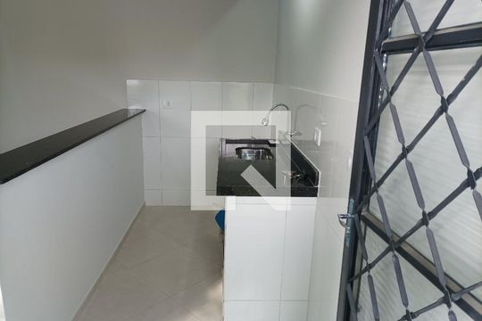 Cozinha de apartamento para alugar com 1 quarto, 45m² em Parque São Rafael, São Paulo