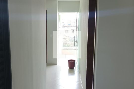 Corredor de apartamento para alugar com 1 quarto, 45m² em Parque São Rafael, São Paulo