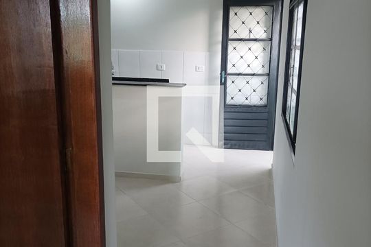 Corredor de apartamento para alugar com 1 quarto, 45m² em Parque São Rafael, São Paulo