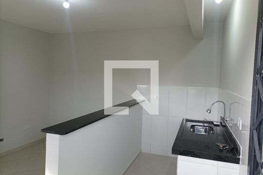 Cozinha de apartamento para alugar com 1 quarto, 45m² em Parque São Rafael, São Paulo