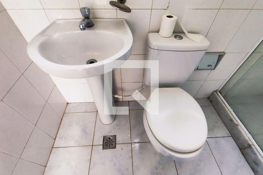 Banheiro - torneira de casa para alugar com 2 quartos, 180m² em Encantado, Rio de Janeiro