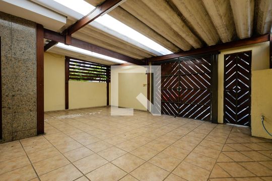 Garagem de casa à venda com 2 quartos, 192m² em Vila Amalia (zona Norte), São Paulo