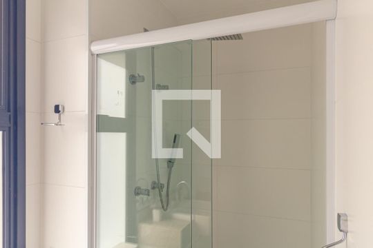Banheiro de apartamento para alugar com 1 quarto, 27m² em República, São Paulo