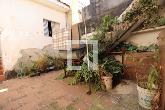 Quintal de casa à venda com 3 quartos, 158m² em Vila Nivi, São Paulo