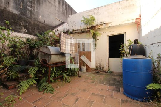 Quintal de casa à venda com 3 quartos, 158m² em Vila Nivi, São Paulo