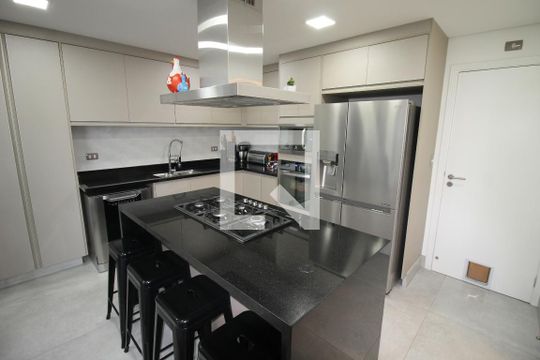 Cozinha de casa de condomínio à venda com 4 quartos, 392m² em Vila Bertioga, São Paulo