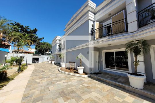 Área comum de casa de condomínio à venda com 4 quartos, 392m² em Vila Bertioga, São Paulo