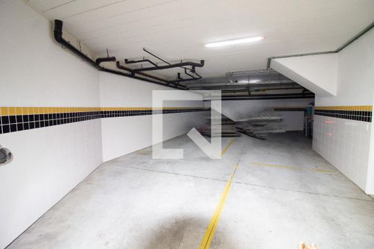 Garagem de casa de condomínio à venda com 4 quartos, 392m² em Vila Bertioga, São Paulo