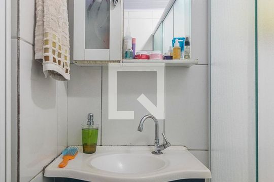 Banheiro de casa à venda com 1 quarto, 150m² em Vila Valparaiso, Santo André