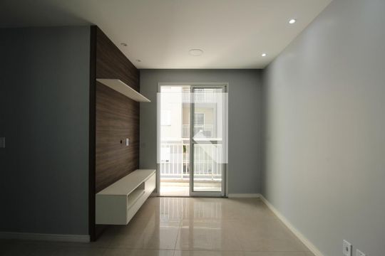 Apartamento para alugar com 2 quartos, 47m² em Jardim Monte Alegre, Taboão da Serra