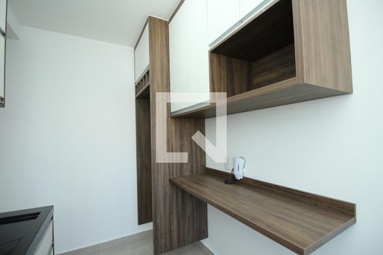Cozinha de apartamento para alugar com 2 quartos, 47m² em Jardim Monte Alegre, Taboão da Serra