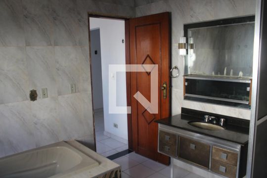 Banheiro Suíte 3 de casa à venda com 4 quartos, 300m² em Jardim Sao Francisco, Guarulhos